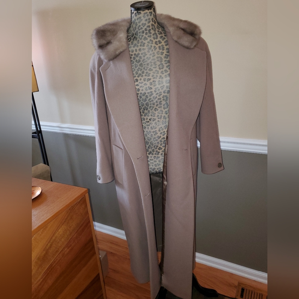 100% Wool, Mink Colar Long Taupe Coat - Picture 4 of 13